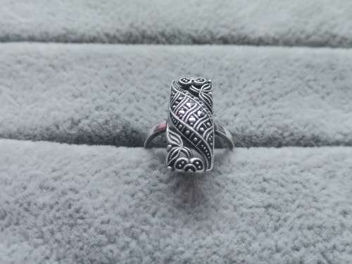 **R1 Auction** Unique Silver Marcasite Ring