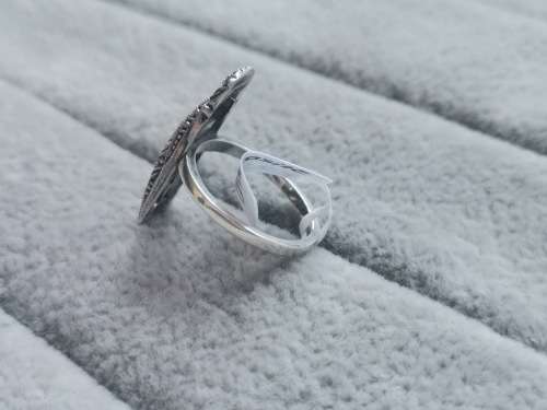 **R1 Auction** Unique Silver Marcasite Ring