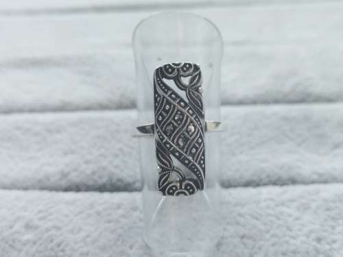 **R1 Auction** Unique Silver Marcasite Ring