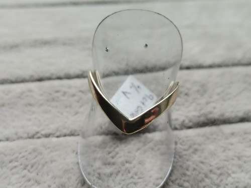 Unique 9ct Gold Ring