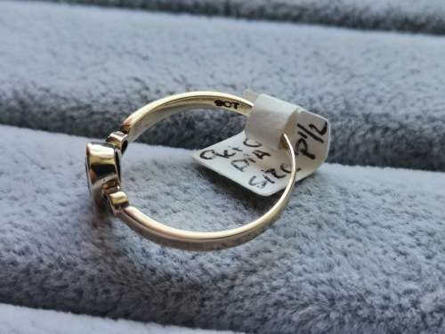 Pretty 9ct Gold Aquamarine Ring