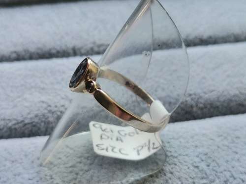 Pretty 9ct Gold Aquamarine Ring