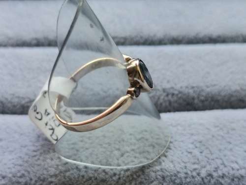 Pretty 9ct Gold Aquamarine Ring