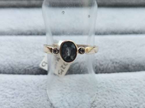 Pretty 9ct Gold Aquamarine Ring