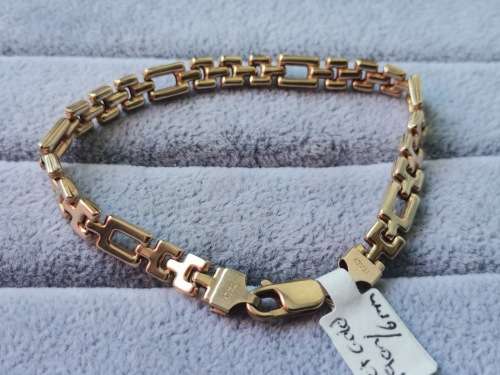 Stunning 9ct Gold Bracelet