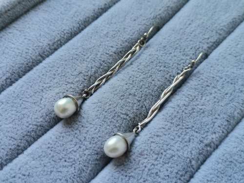 Stuning Silver Pearl Earrings