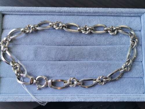 **R1 Auction**  Unique Silver Chain