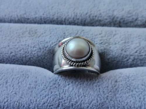 Discount!! Silver Pearl Ring