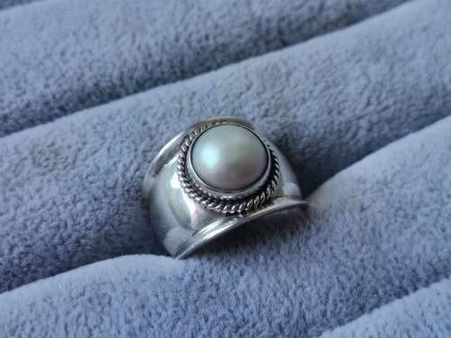 Discount!! Silver Pearl Ring