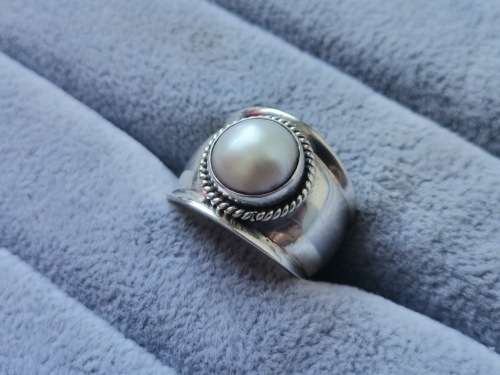 Discount!! Silver Pearl Ring