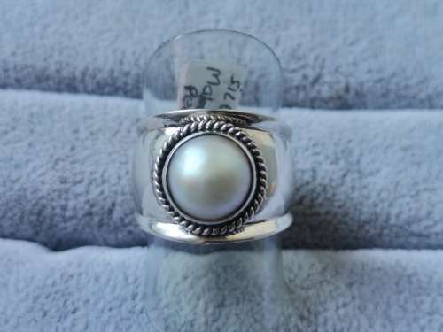 Discount!! Silver Pearl Ring