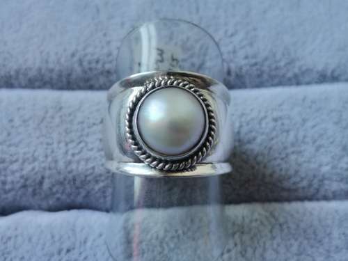Discount!! Silver Pearl Ring