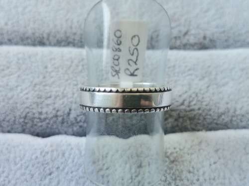 Discount!! Patterned Silver Ring