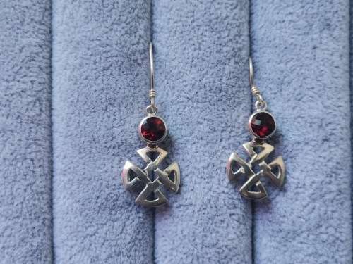 Silver garnet Earrings