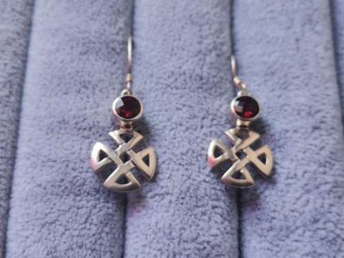 Silver garnet Earrings