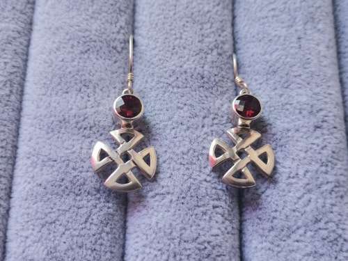 Silver garnet Earrings