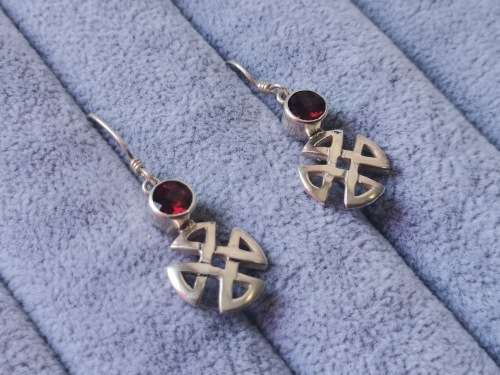 Silver garnet Earrings