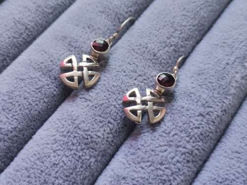 Silver garnet Earrings