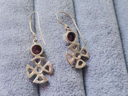 Silver garnet Earrings