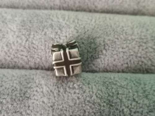 **R1 Auction**  Pandora Compatible Charm