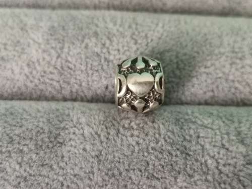 **R1 Auction**  Pandora Compatible Charm