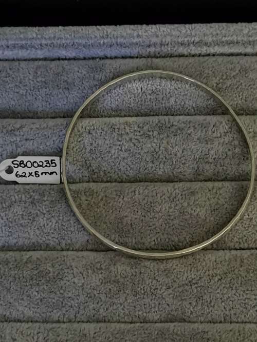 Pretty Silver Bangle