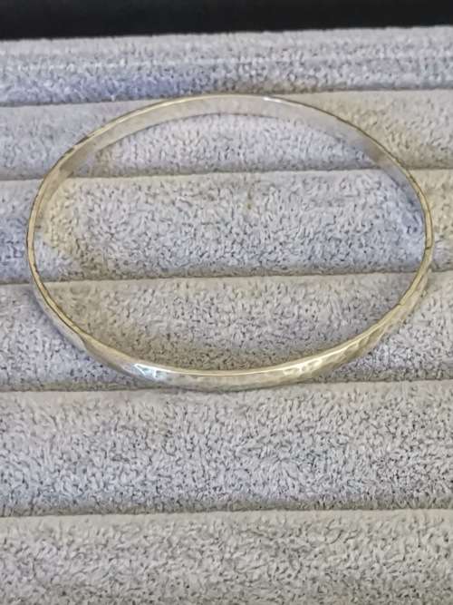 Pretty Silver Bangle