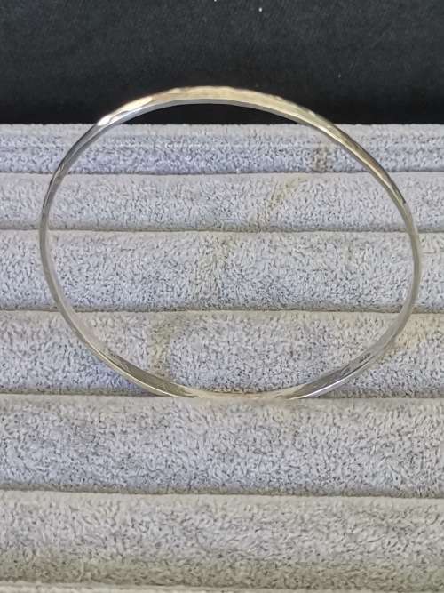 Pretty Silver Bangle