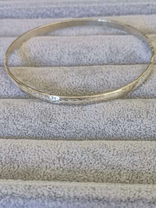 Pretty Silver Bangle