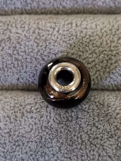 **R1 Auction** Silver Bead Charm