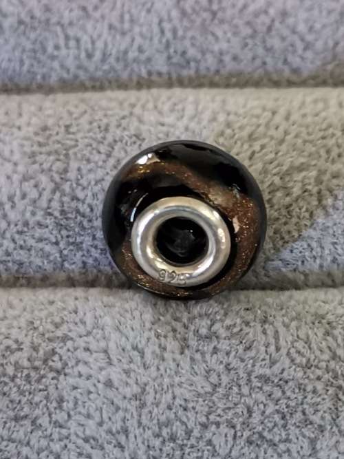 **R1 Auction** Silver Bead Charm