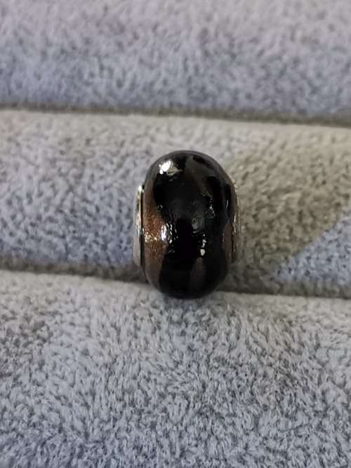 **R1 Auction** Silver Bead Charm