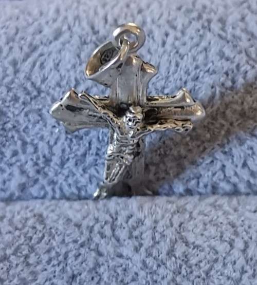 DISCOUNT!!! Silver Crucifix Pendant
