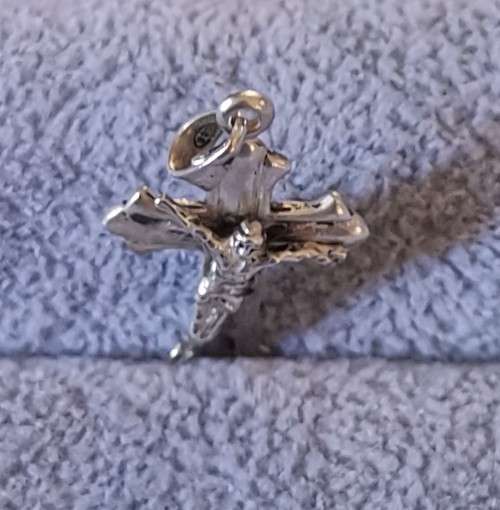 DISCOUNT!!! Silver Crucifix Pendant