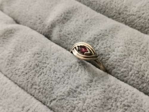 9ct Gold Garnet Ring