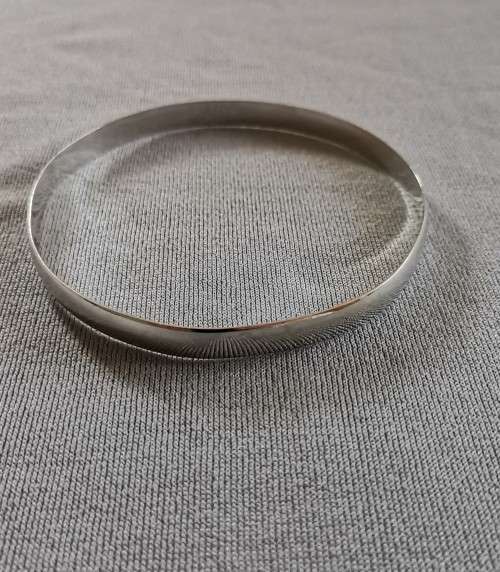 **R1 Auction**  Flat Silver Bangle