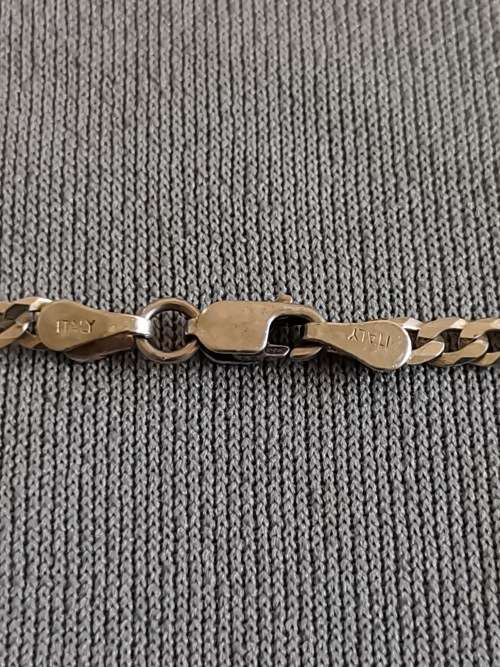 **R1 Auction** Silver Curb Chain