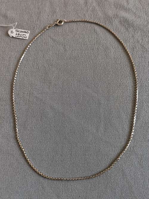 **R1 Auction**  Silver Box Chain