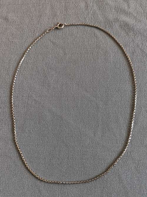 **R1 Auction**  Silver Box Chain