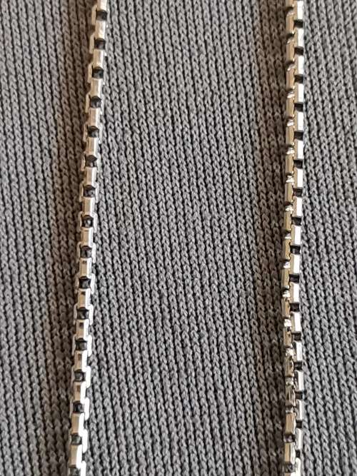 **R1 Auction**  Silver Box Chain