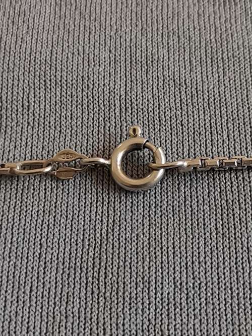 **R1 Auction**  Silver Box Chain