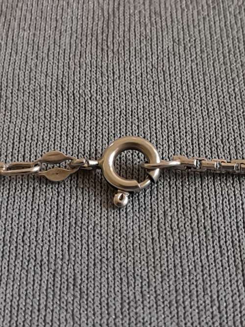 **R1 Auction**  Silver Box Chain