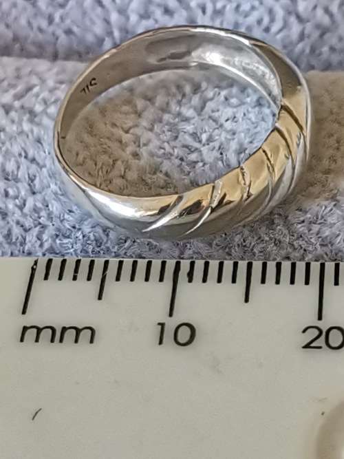 **R1 Auction** Patterned Silver Ring
