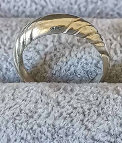 **R1 Auction** Patterned Silver Ring