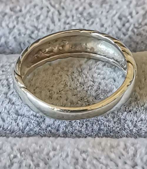 **R1 Auction** Patterned Silver Ring