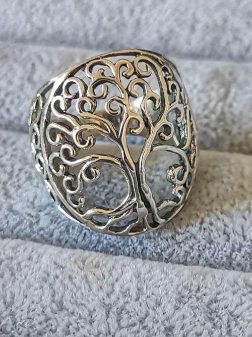 **R1 Auction** Silver Tree of Life Ring