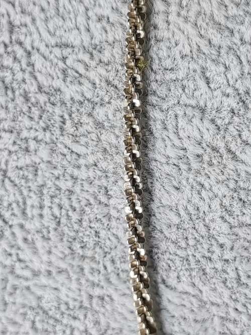 **R1 Auction**  Unique Silver Chain