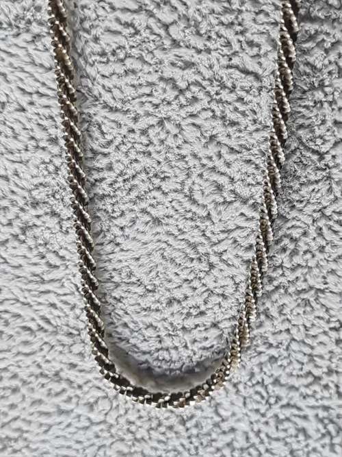 **R1 Auction**  Unique Silver Chain