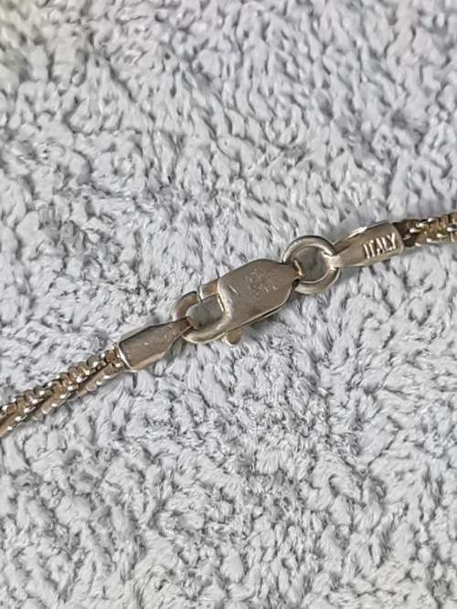 **R1 Auction**  Unique Silver Chain