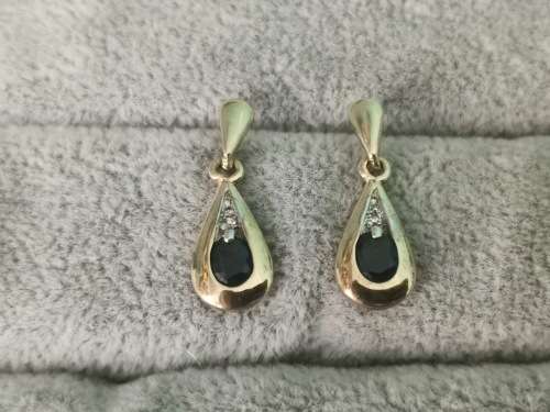 Gorgeous 9ct Gold Earrings